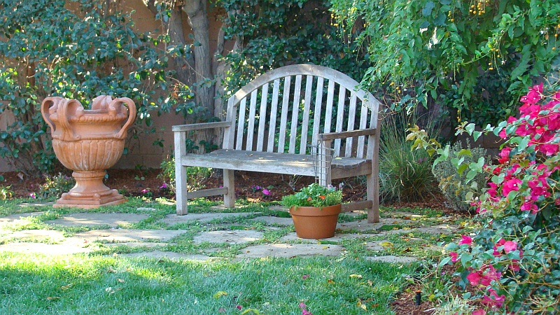 Ideas for Your Terraced House Garden With Bench 