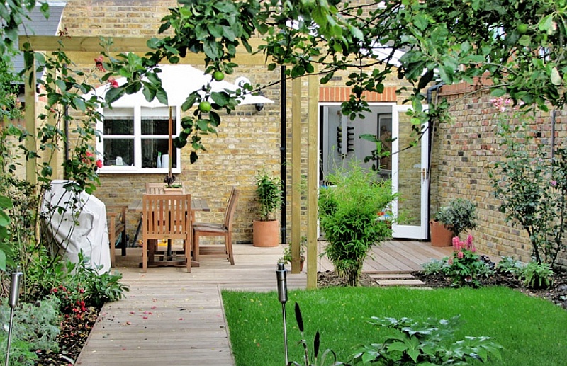 Ideas for Your Terraced House Garden With Tables