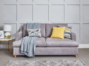 How to dress a sofa with cushions